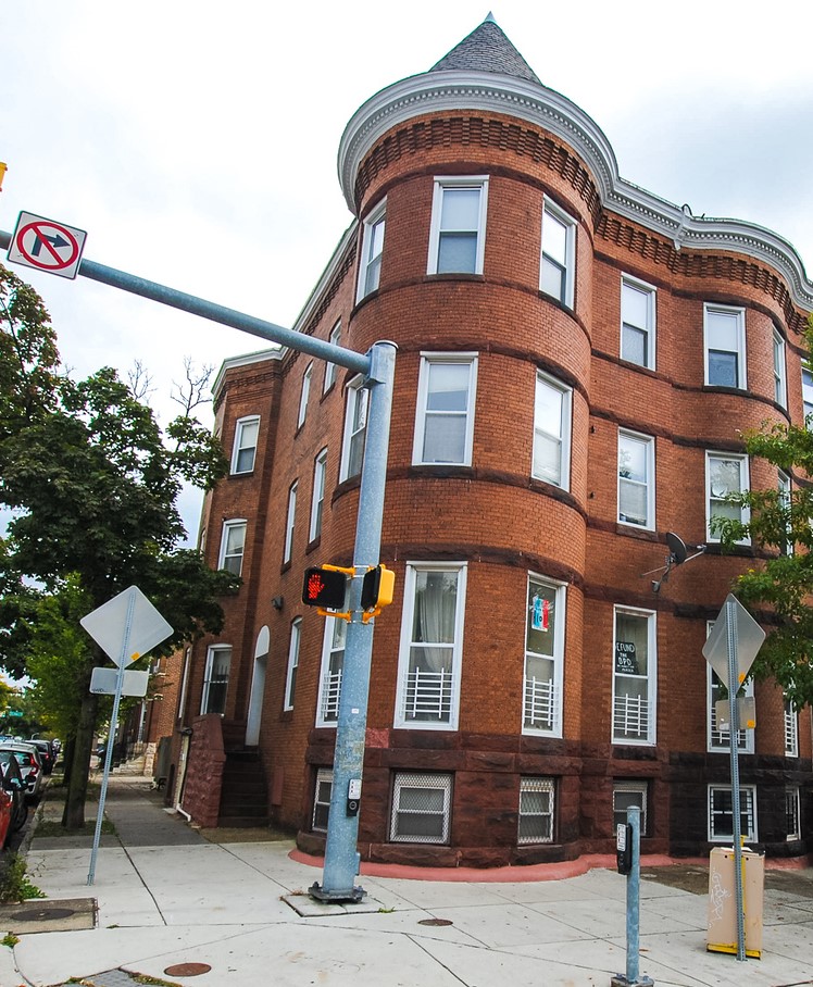 2647 N Charles St: 4 Apartments in this End-of-Group Building, Rehabbed in 1992
