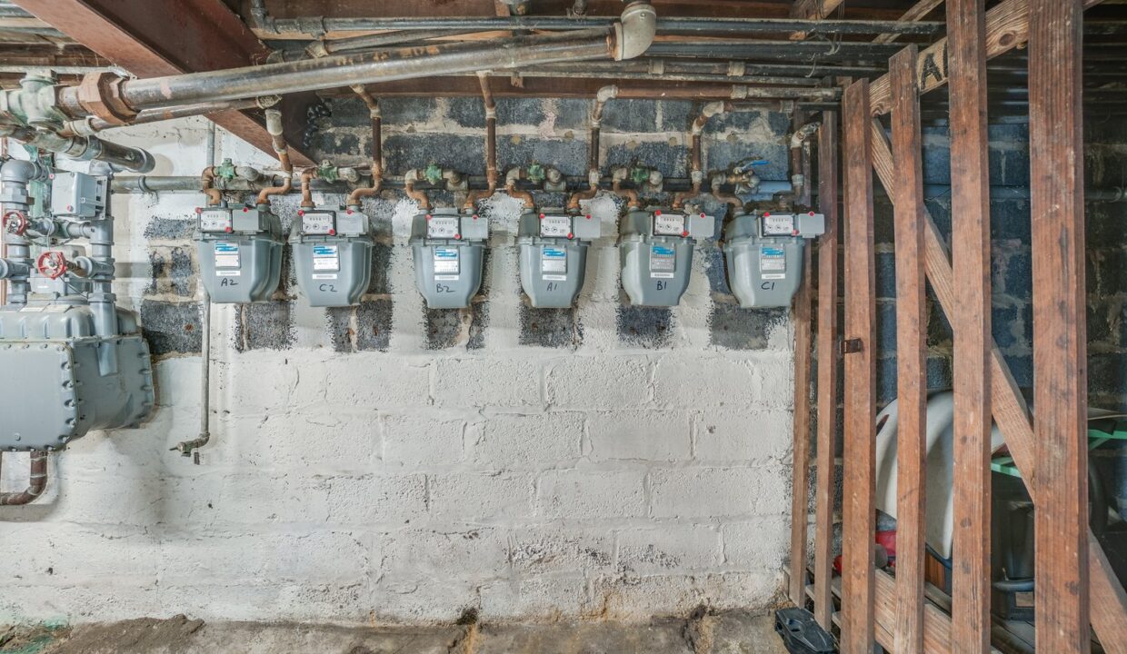 001 - Gas meters basement